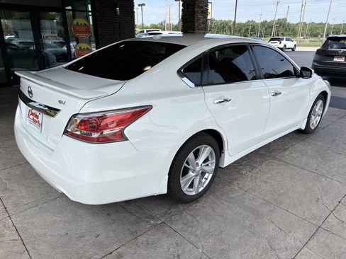 Used 2015 Nissan Altima 2.5 SV w/ Convenience Package FWD image 6