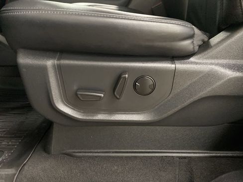 Used 2024 Ford Expedition Max XLT image 14