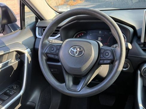 Used 2025 Toyota RAV4 XLE AWD/4WD image 17