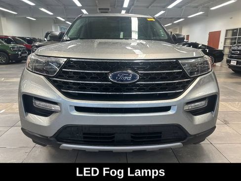 Used 2020 Ford Explorer XLT w/ Equipment Group 202A AWD/4WD image 17