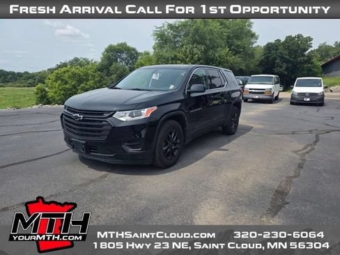 Used 2018 Chevrolet Traverse LS w/ LPO, Black Accent Package FWD image 4