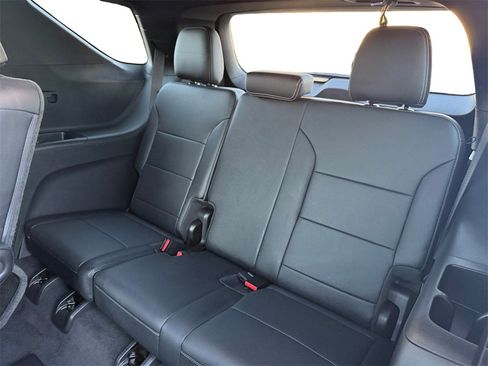 Used 2025 Chevrolet Traverse LT w/ Sun and Wheel Package image 16