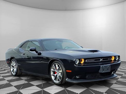 Used 2022 Dodge Challenger GT image 1