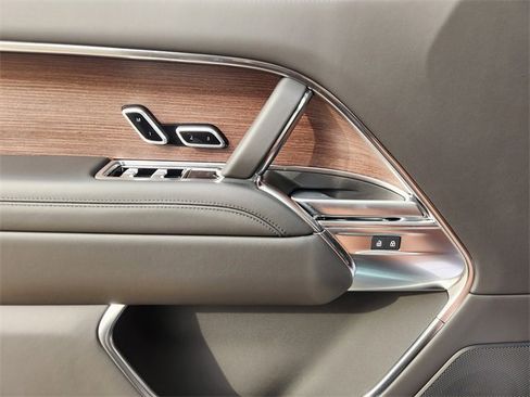 New 2026 Land Rover Range Rover SE image 16