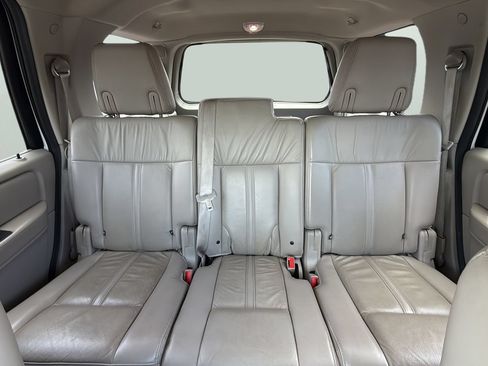 Used 2017 Lincoln Navigator Select RWD image 18