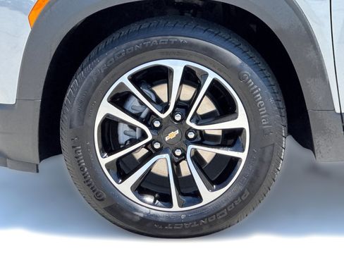 Used 2025 Chevrolet TrailBlazer LT FWD image 11