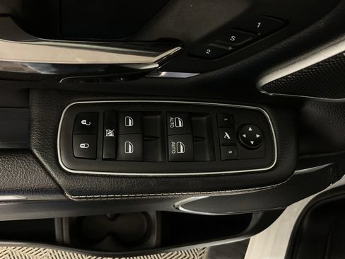 Used 2024 RAM 1500 Laramie AWD/4WD image 18