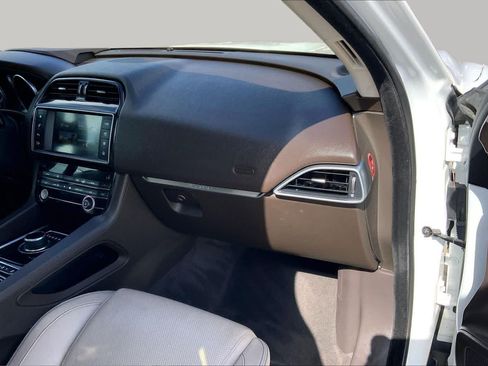 Used 2018 Jaguar F-PACE Prestige AWD/4WD image 19