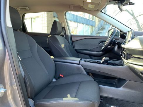 Used 2023 Nissan Rogue S image 35