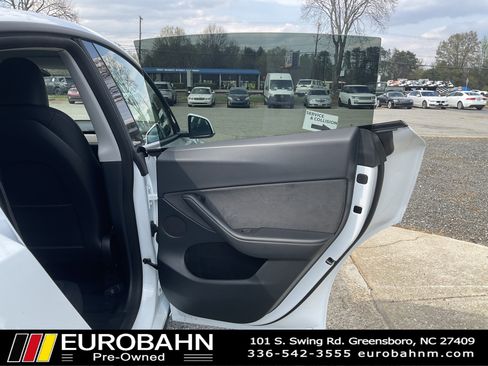 Used 2023 Tesla Model Y Performance image 15