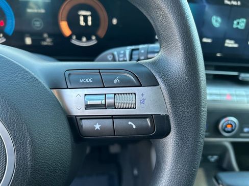 Used 2024 Hyundai Kona SE image 21
