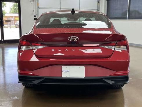 Used 2023 Hyundai Elantra SEL w/ Convenience Package FWD image 7