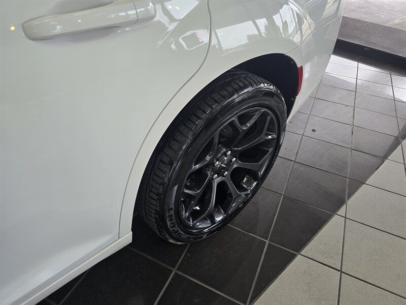 Used 2019 Chrysler 300 Touring w/ Driver Convenience Group AWD/4WD image 34