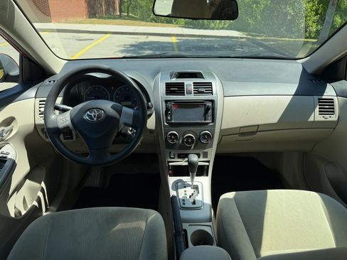 Used 2013 Toyota Corolla LE FWD image 4
