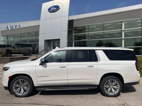 Used 2021 Chevrolet Suburban Premier AWD/4WD image 3