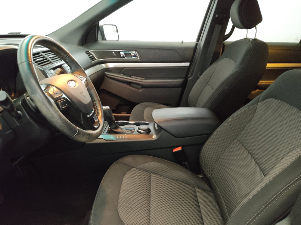 Used 2017 Ford Explorer XLT AWD/4WD image 17