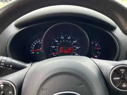 Used 2016 Kia Soul + FWD image 24