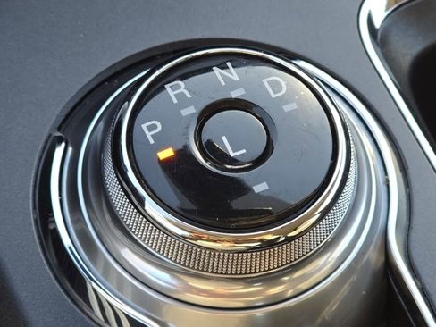 Used 2020 Ford Fusion SE image 28