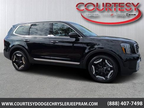 Used 2023 Kia Telluride S AWD/4WD image 1