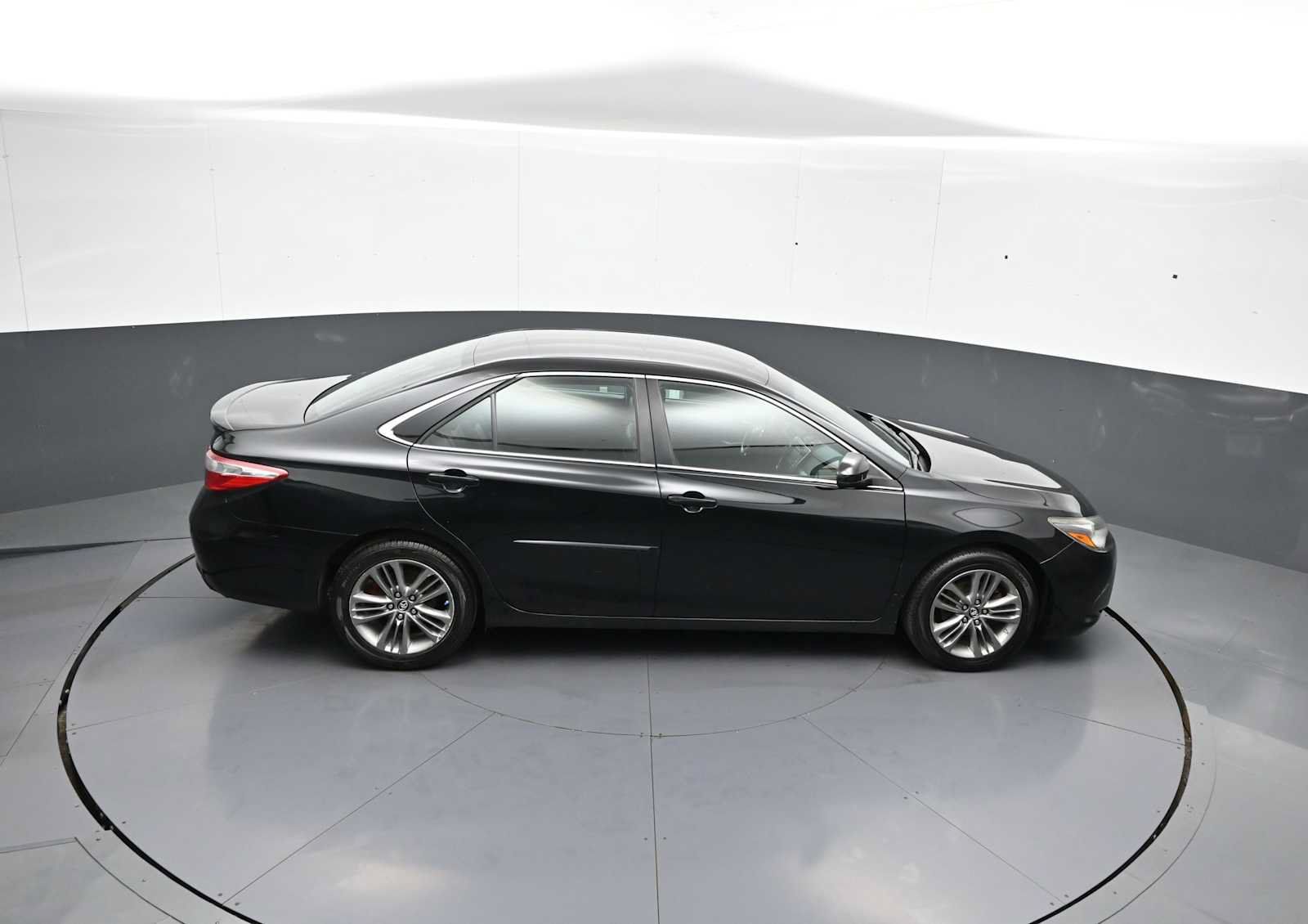 Used 2016 Toyota Camry SE w/ Protection Package (Q2) FWD image 35
