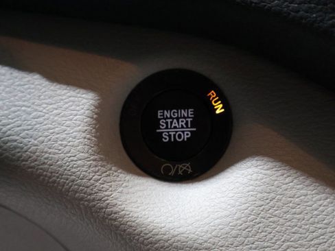 Used 2022 Jeep Cherokee Latitude Lux w/ Mopar Interior Package image 26