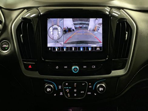 Used 2020 Chevrolet Traverse LT w/ LT Premium Package FWD image 7