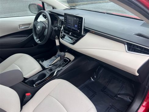 Used 2021 Toyota Corolla LE w/ Carpet Mat Package (TMS) image 16