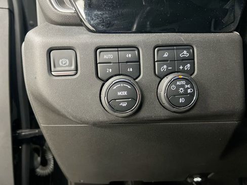Used 2024 Chevrolet Silverado 2500 LTZ w/ LTZ Convenience Package image 19