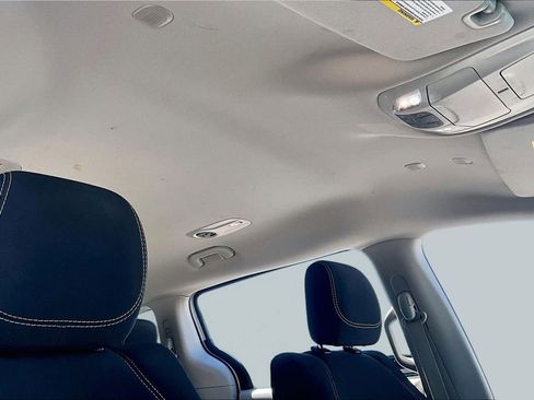 Used 2023 Chrysler Voyager LX FWD image 27