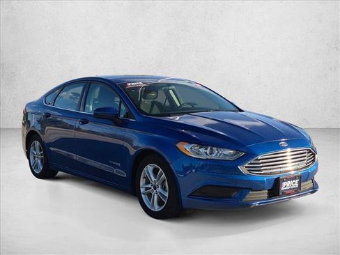 Used 2018 Ford Fusion SE FWD image 3