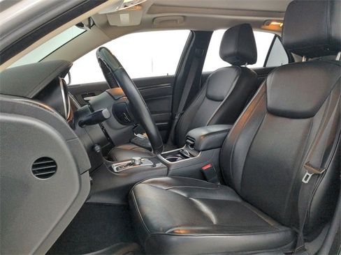 Used 2018 Chrysler 300 Limited image 26