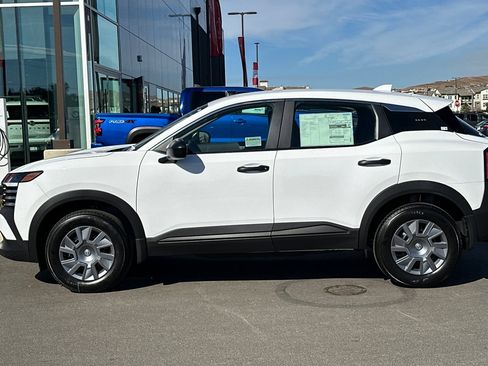 Certified 2025 Nissan Kicks S image 7