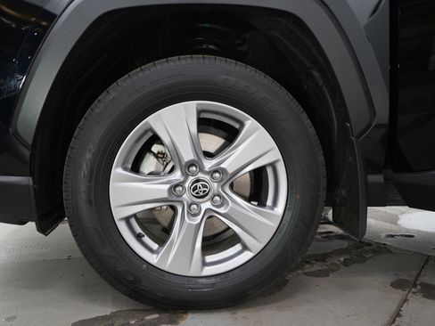 Used 2025 Toyota RAV4 XLE AWD/4WD image 29