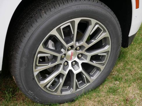 New 2026 GMC Sierra 1500 SLE w/ X31 Off-Road Package AWD/4WD image 6