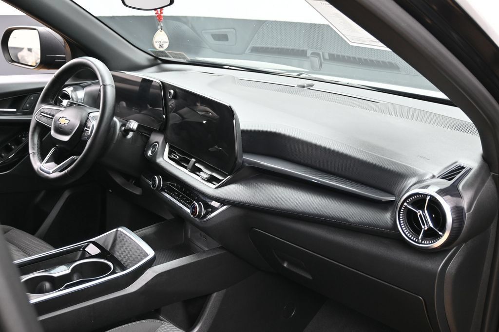 Used 2025 Chevrolet Equinox LT AWD/4WD image 14