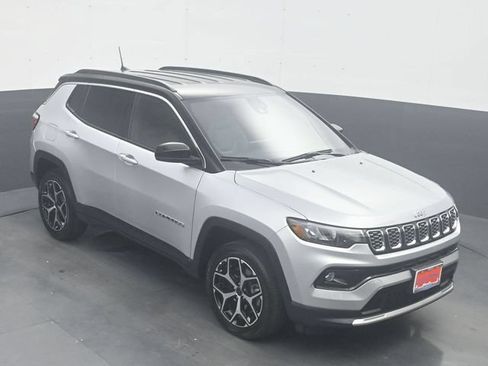 Used 2025 Jeep Compass Limited AWD/4WD image 19