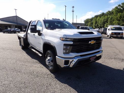 Used 2025 Chevrolet Silverado 3500 W/T w/ WT Convenience Package AWD/4WD image 11