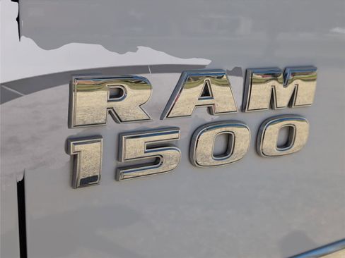 Used 2018 RAM 1500 SLT image 35
