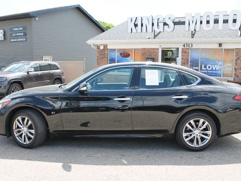 Used 2019 INFINITI Q70 Luxe w/ Proactive Package AWD/4WD image 2