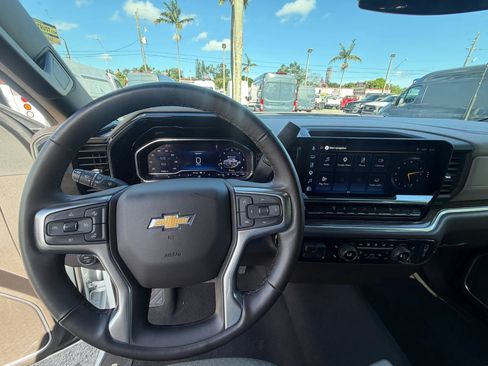 Used 2025 Chevrolet Silverado 2500 LT w/ Convenience Package AWD/4WD image 11