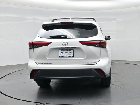Used 2023 Toyota Highlander XLE AWD/4WD image 23