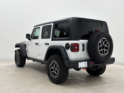 Used 2024 Jeep Wrangler Unlimited Rubicon w/ Convenience Group AWD/4WD image 3