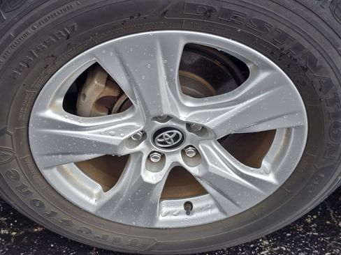 Certified 2020 Toyota RAV4 XLE w/ Convenience Package FWD image 9