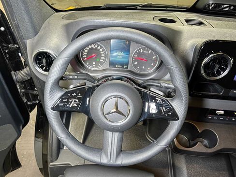 Used 2025 Mercedes-Benz Sprinter 2500 image 25