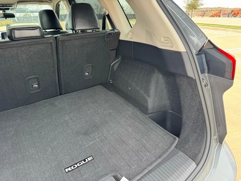 Used 2025 Nissan Rogue SV w/ SV Premium Package image 59