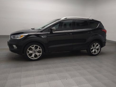 Used 2019 Ford Escape Titanium image 2