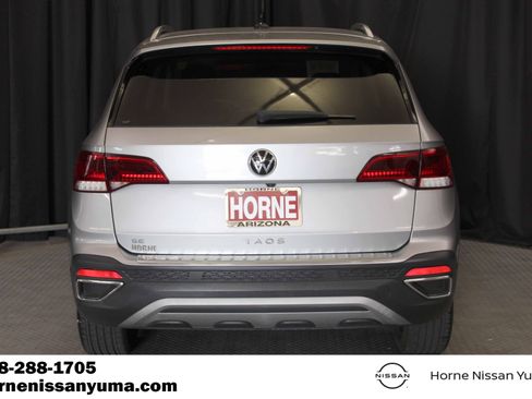 Used 2023 Volkswagen Taos SE w/ Panoramic Sunroof Package FWD image 14