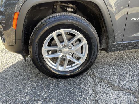 Certified 2025 Jeep Grand Cherokee Laredo X image 48