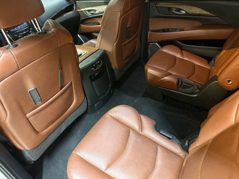 Used 2016 Cadillac Escalade ESV Luxury image 37
