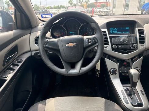 Used 2016 Chevrolet Cruze LS FWD image 13